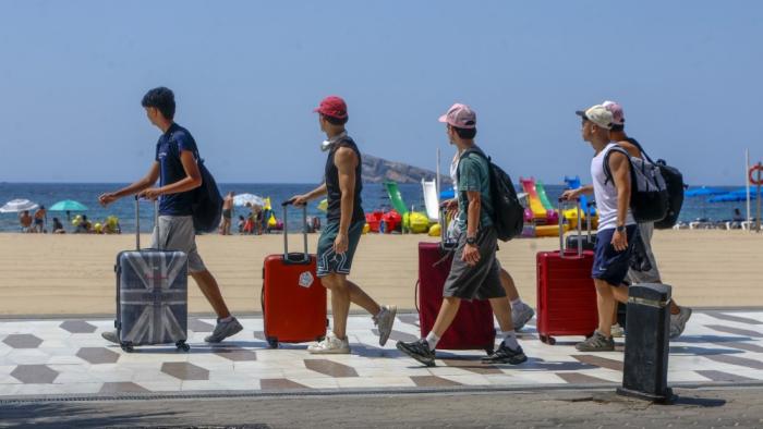 turistas en Benidorm
