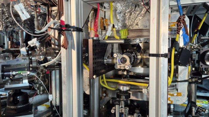 Observan la gravedad de Einstein en el mundo cuántico experimento
